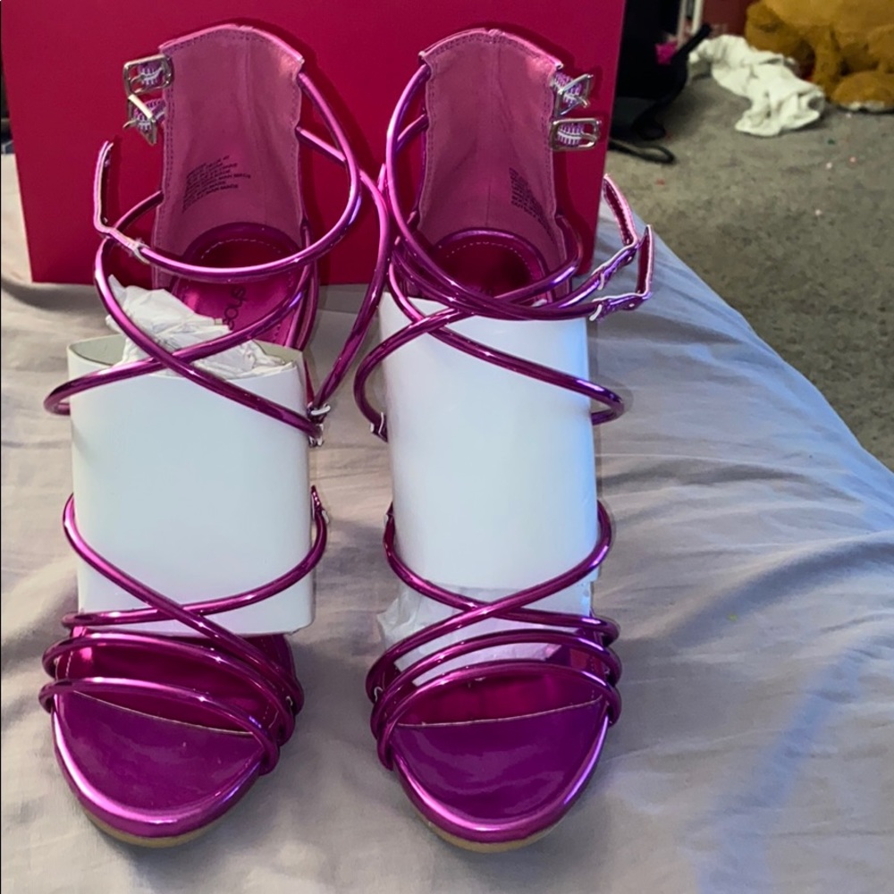 Heels - Picture 2 of 3